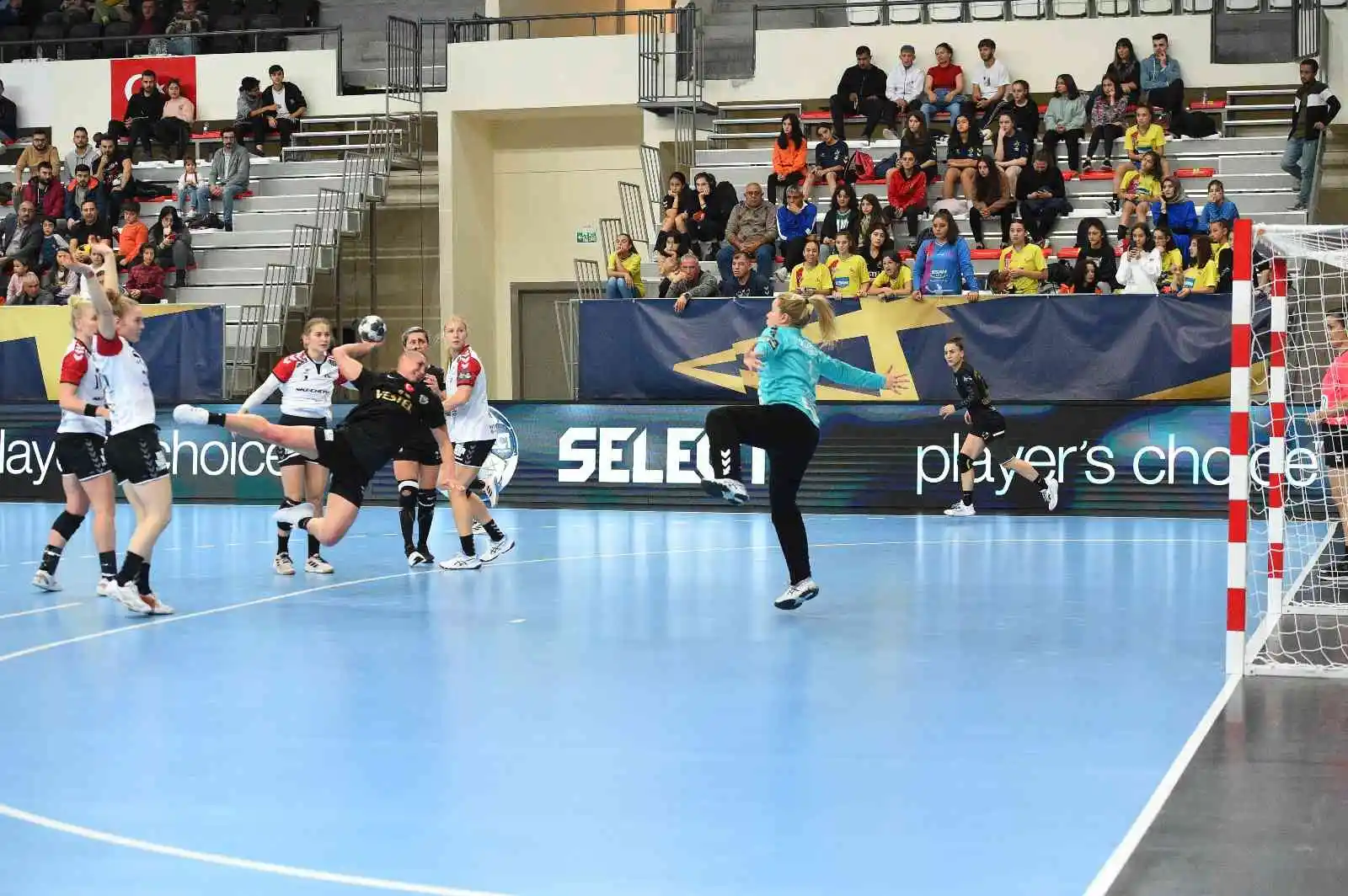 EHF Şampiyonlar Ligi: Kastamonu Belediyespor - Team Esbjerg: 27-43
