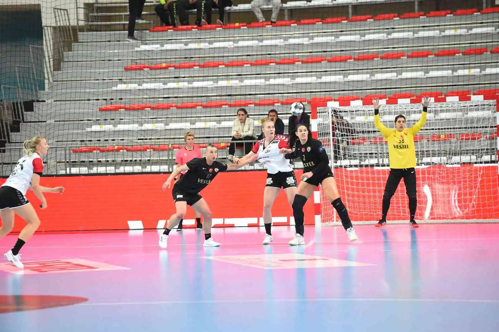 EHF Şampiyonlar Ligi: Kastamonu Belediyespor - Team Esbjerg: 27-43
