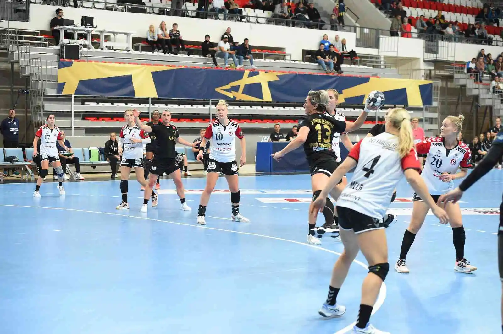 EHF Şampiyonlar Ligi: Kastamonu Belediyespor - Team Esbjerg: 27-43
