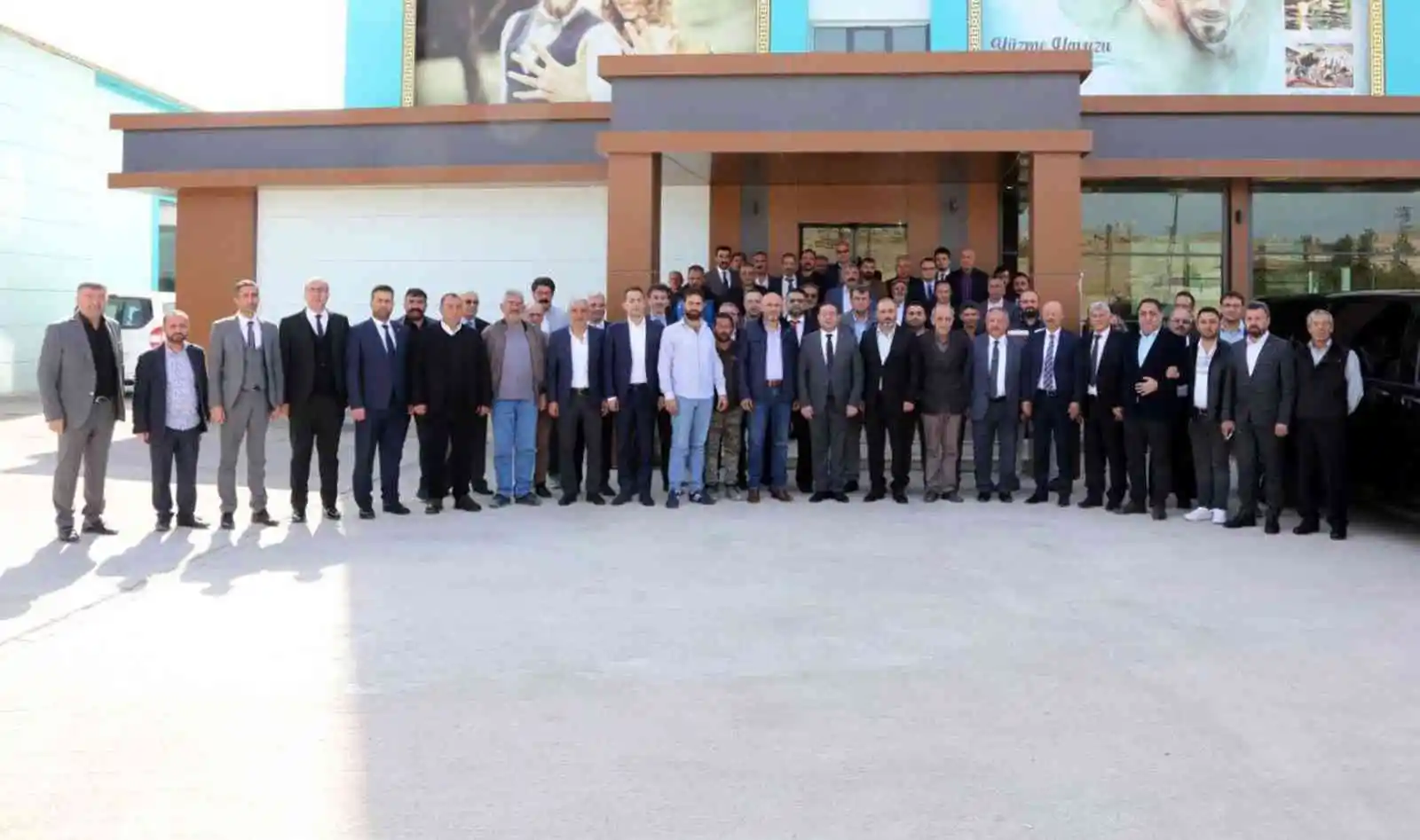 Eken: "Yapacağız, edeceğiz diyerek seçimden seçime kapılarını çalmıyoruz"