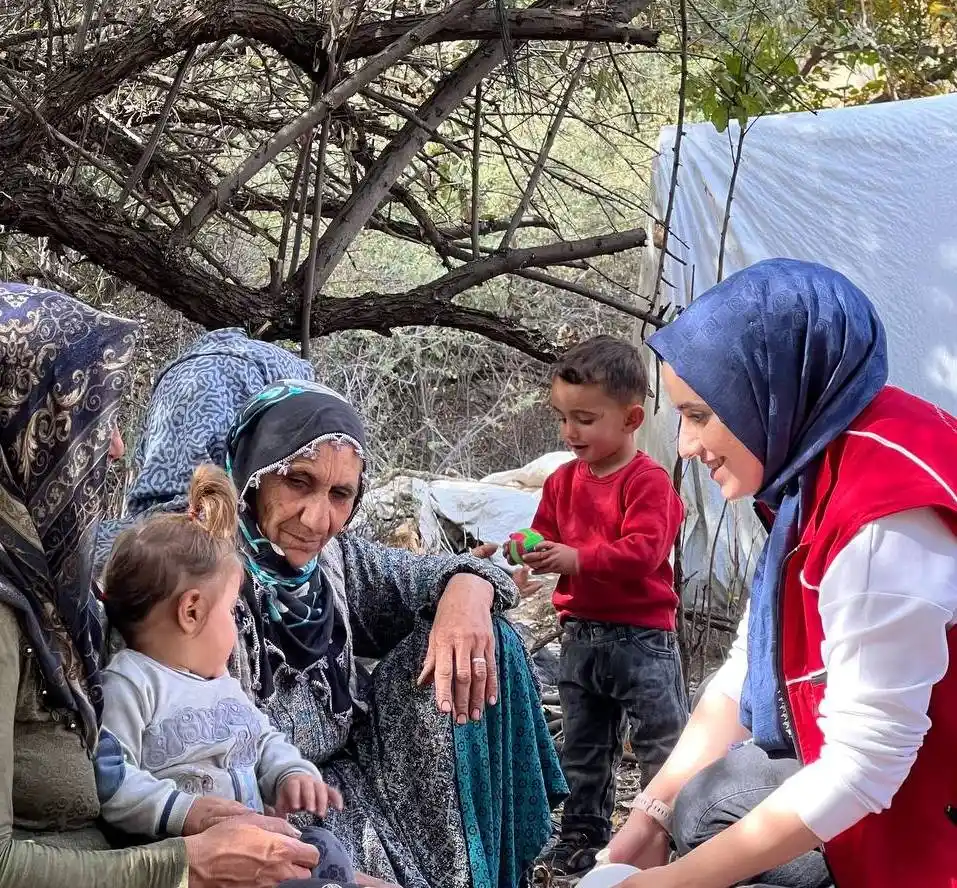 Ekmeklerini ateş ve külden çıkaran Torlakçıların çocukları palyaçoya bürünen ağabeyleriyle mutlu bir gün geçirdi