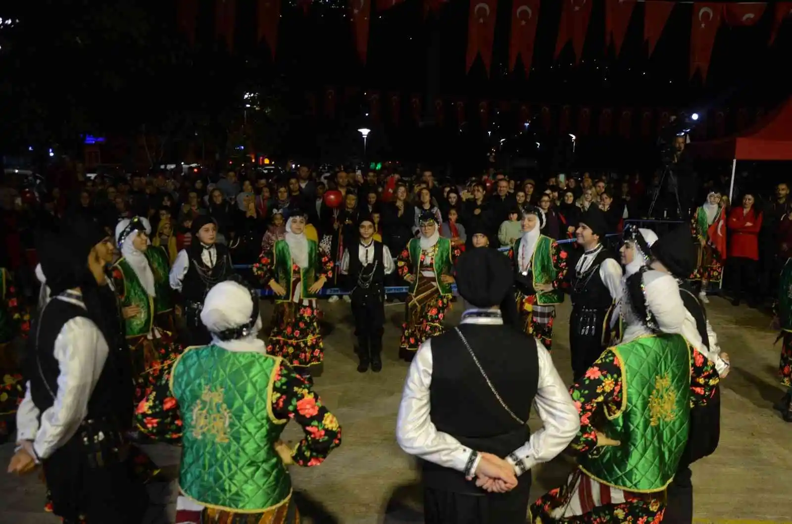 Elif Buse Doğan, Cumhuriyet Bayramı’nda Ordu’da sahne aldı
