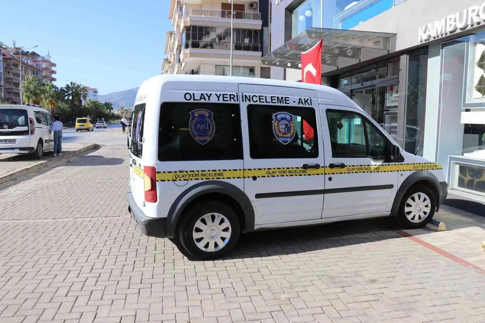 Emekli öğretmen yalnız yaşadığı dairede ölü bulundu