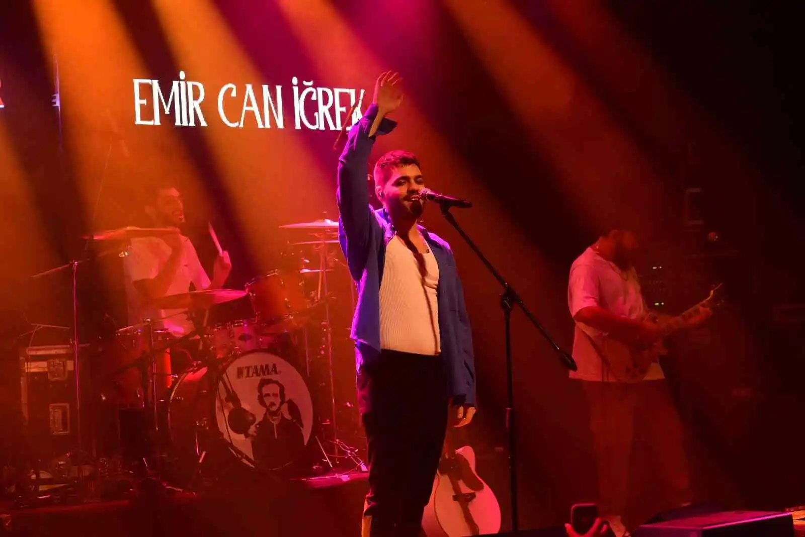 Emir Can İğrek Bursa’da sevenleri ile buluştu