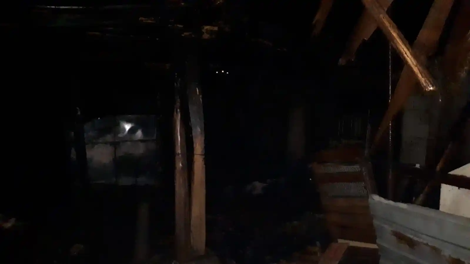 Erdek’te ağılda yangın: İki koyun telef oldu