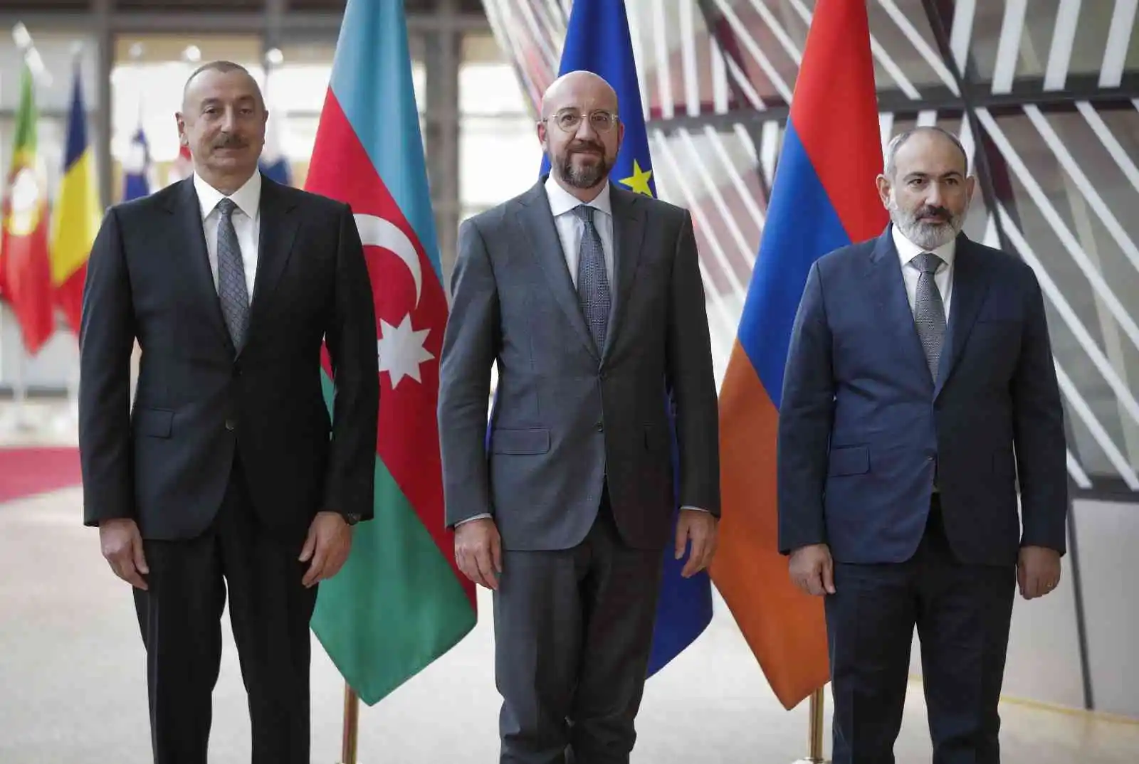 Ermenistan, Azerbaycan, Fransa ve AB Prag'da dörtlü zirve yapacak