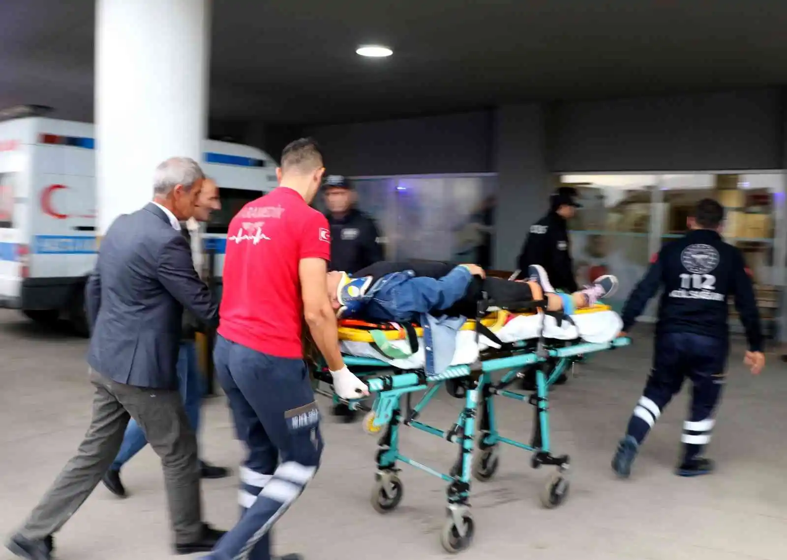 Erzincan'da midibüs devrildi: 21 yaralı
