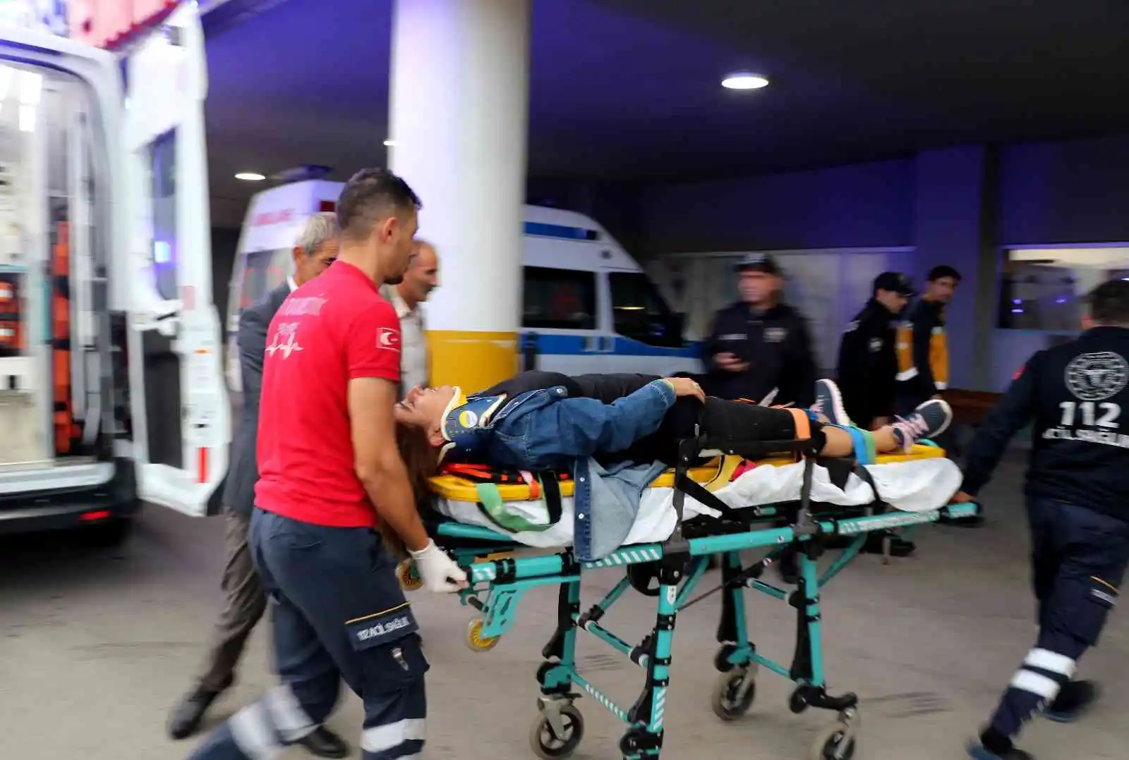 Erzincan’da midibüs devrildi: 21 yaralı
