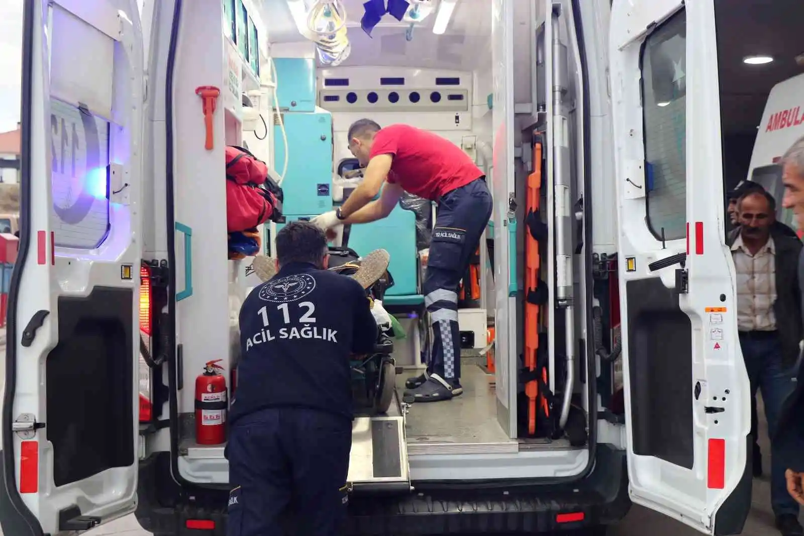 Erzincan’da midibüs devrildi: 21 yaralı
