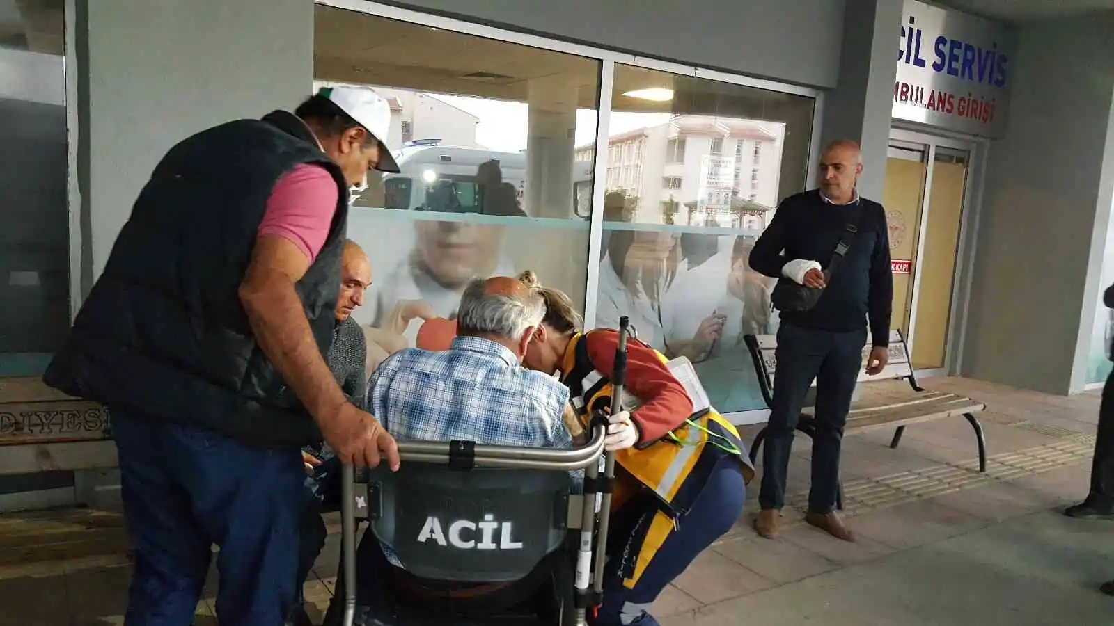 Erzincan’da midibüs devrildi: 21 yaralı
