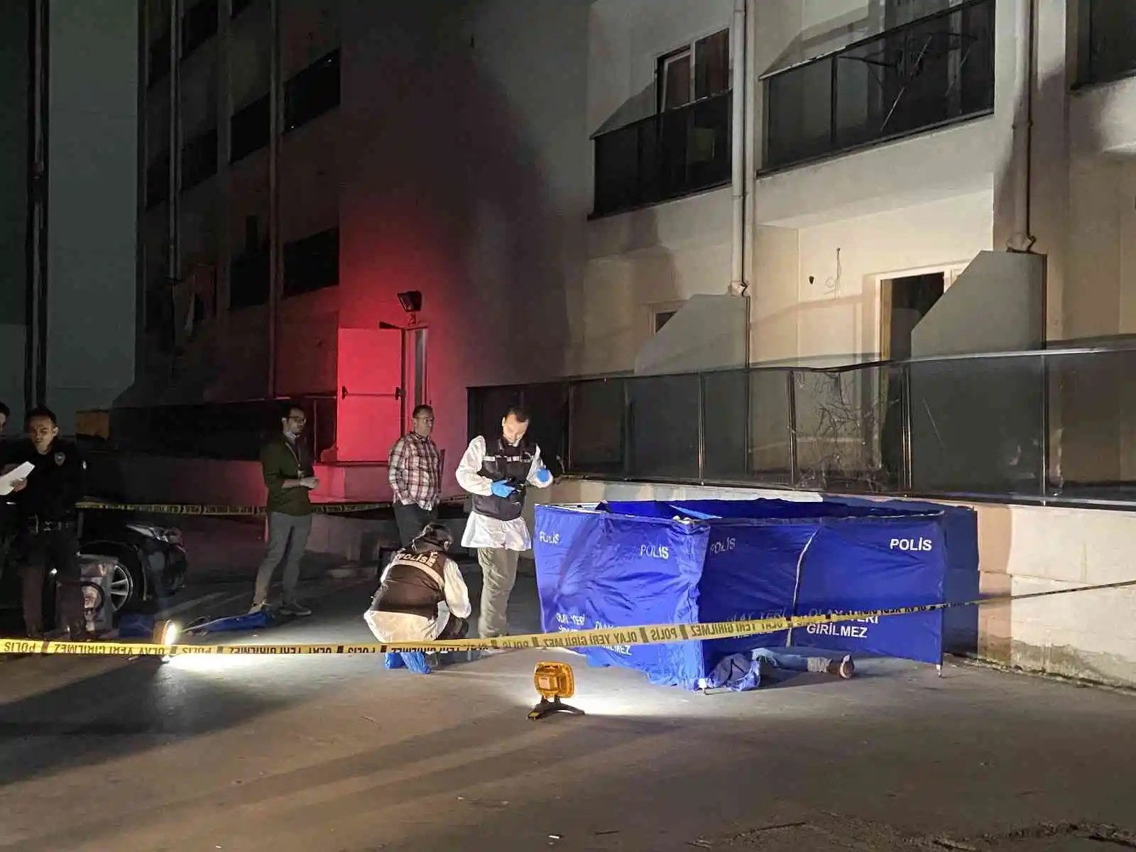 Esenyurt'ta şüpheli ölüm: Yabancı uyruklu genç 6. kattan düşerek hayatını kaybetti