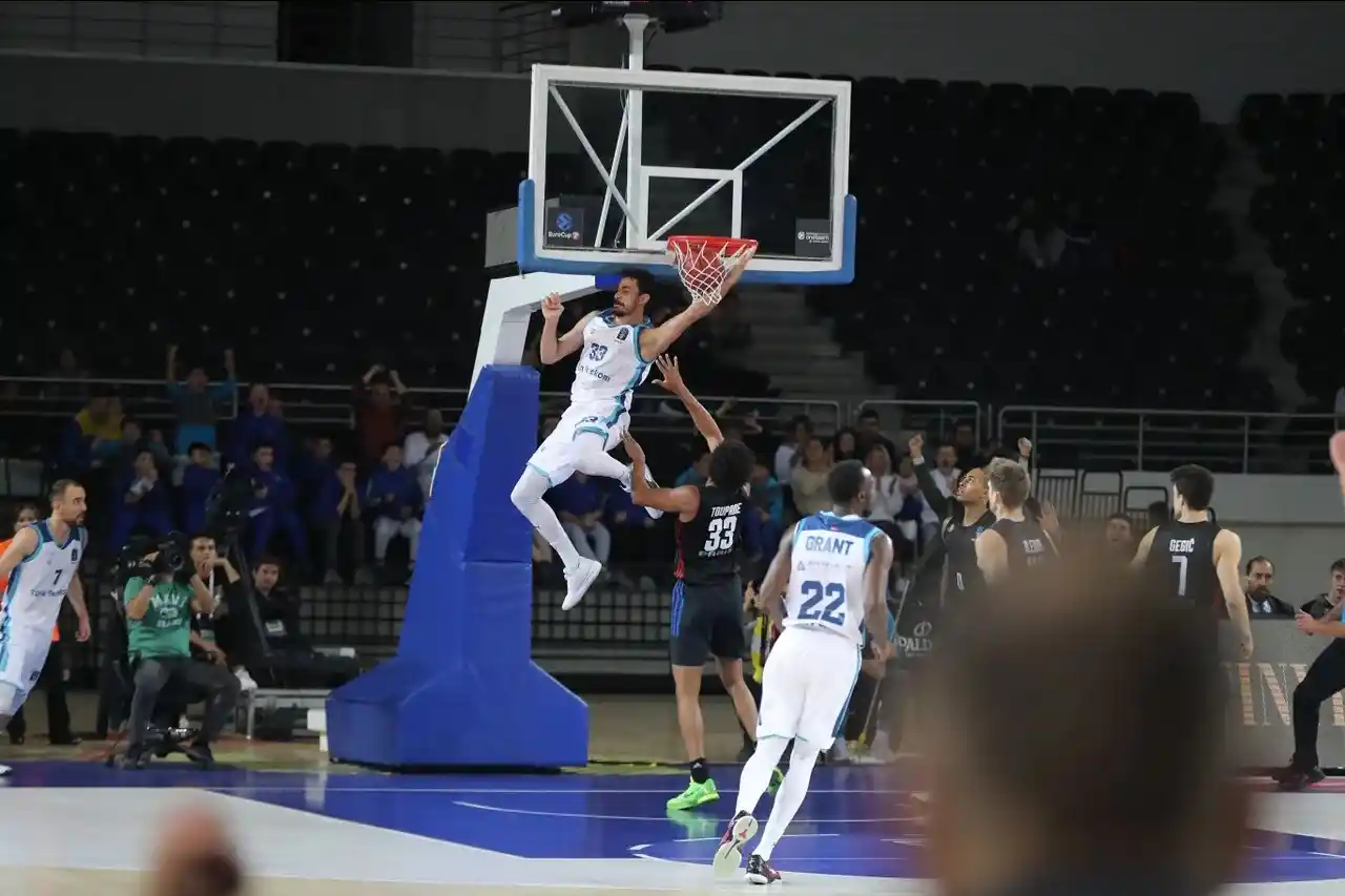 EuroCup: Türk Telekom: 75 - Paris Basketball: 90