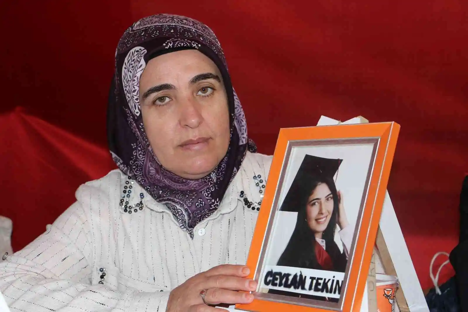 Evlat hasreti çeken anne, HDP'nin kızının üzerinden elini çekmesini istedi