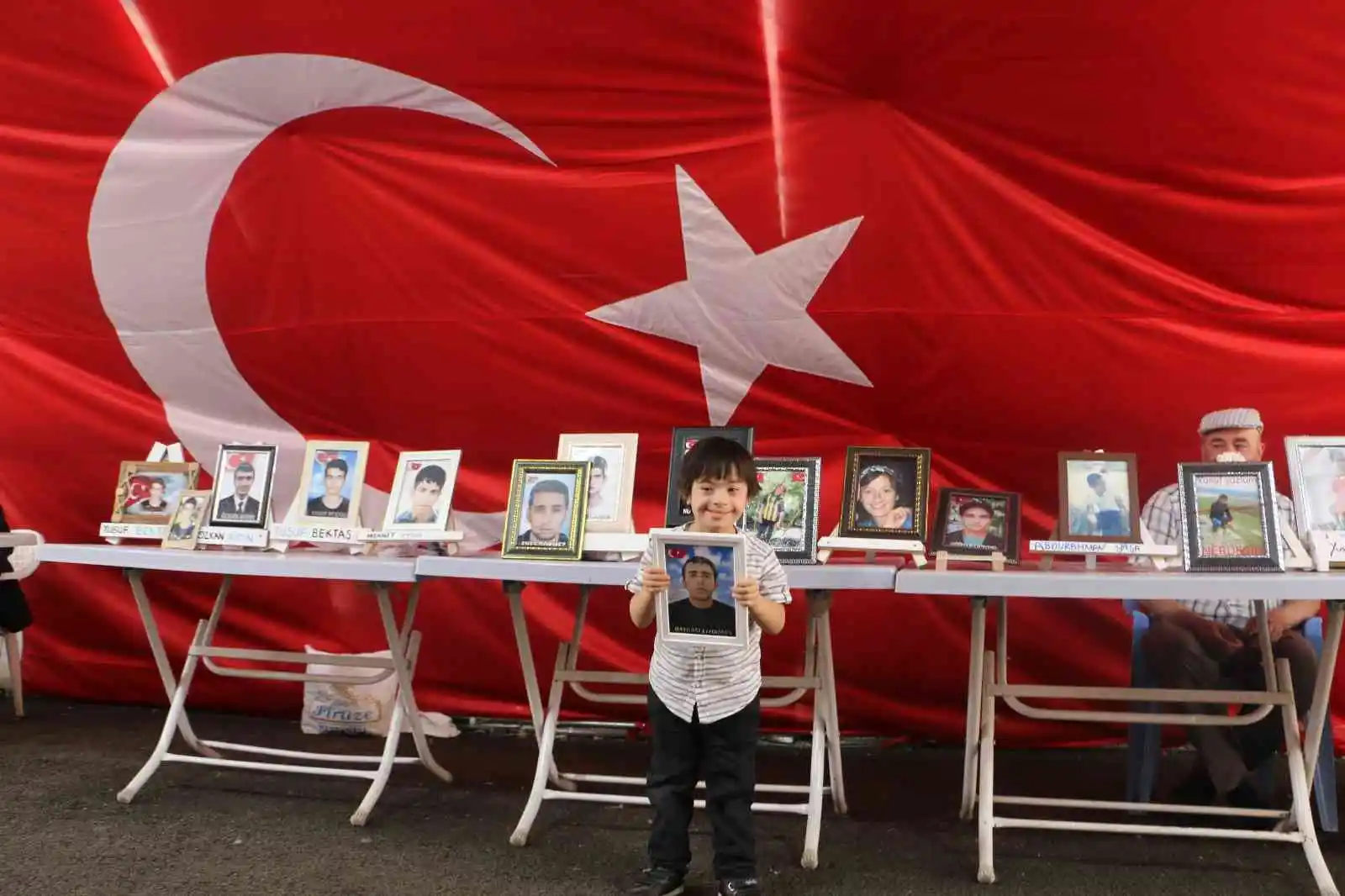 Evlat hasreti çeken anne, HDP’nin kızının üzerinden elini çekmesini istedi