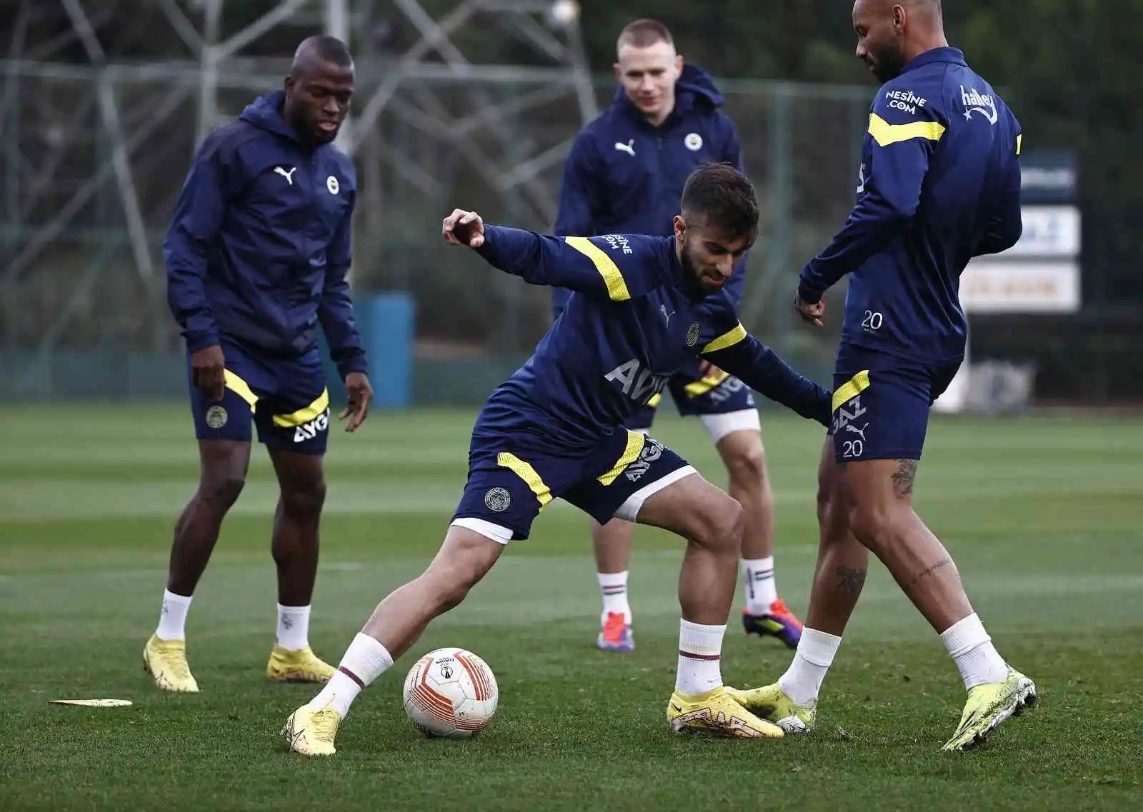 Fenerbahçe, AEK Larnaca maçı hazırlıklarına başladı