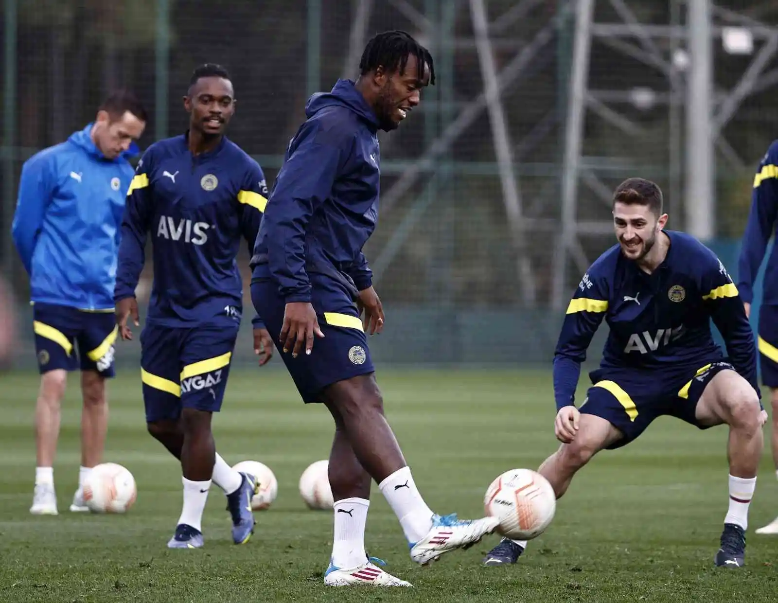 Fenerbahçe, AEK Larnaca maçı hazırlıklarına başladı