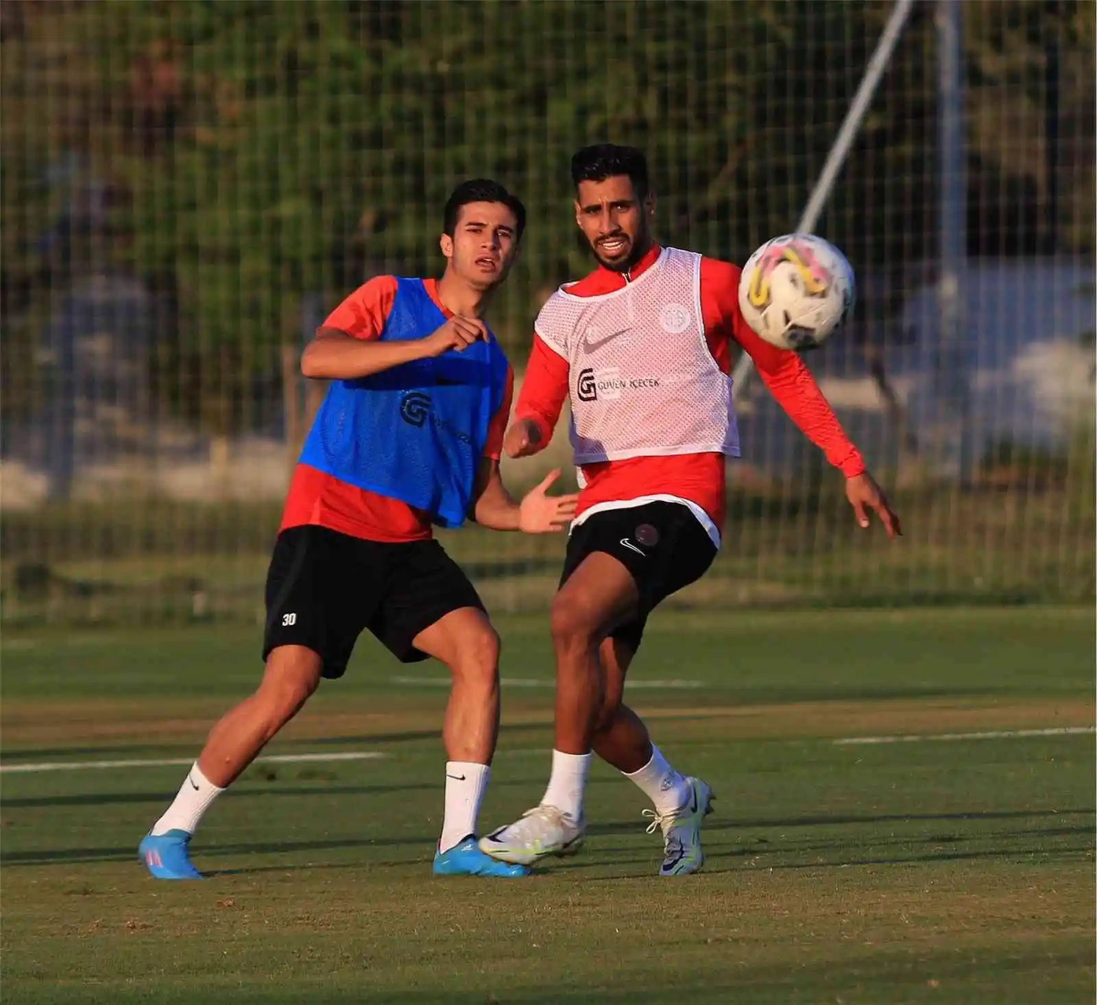 FTA Antalyaspor, Alanyaspor maçının taktiğini çalıştı