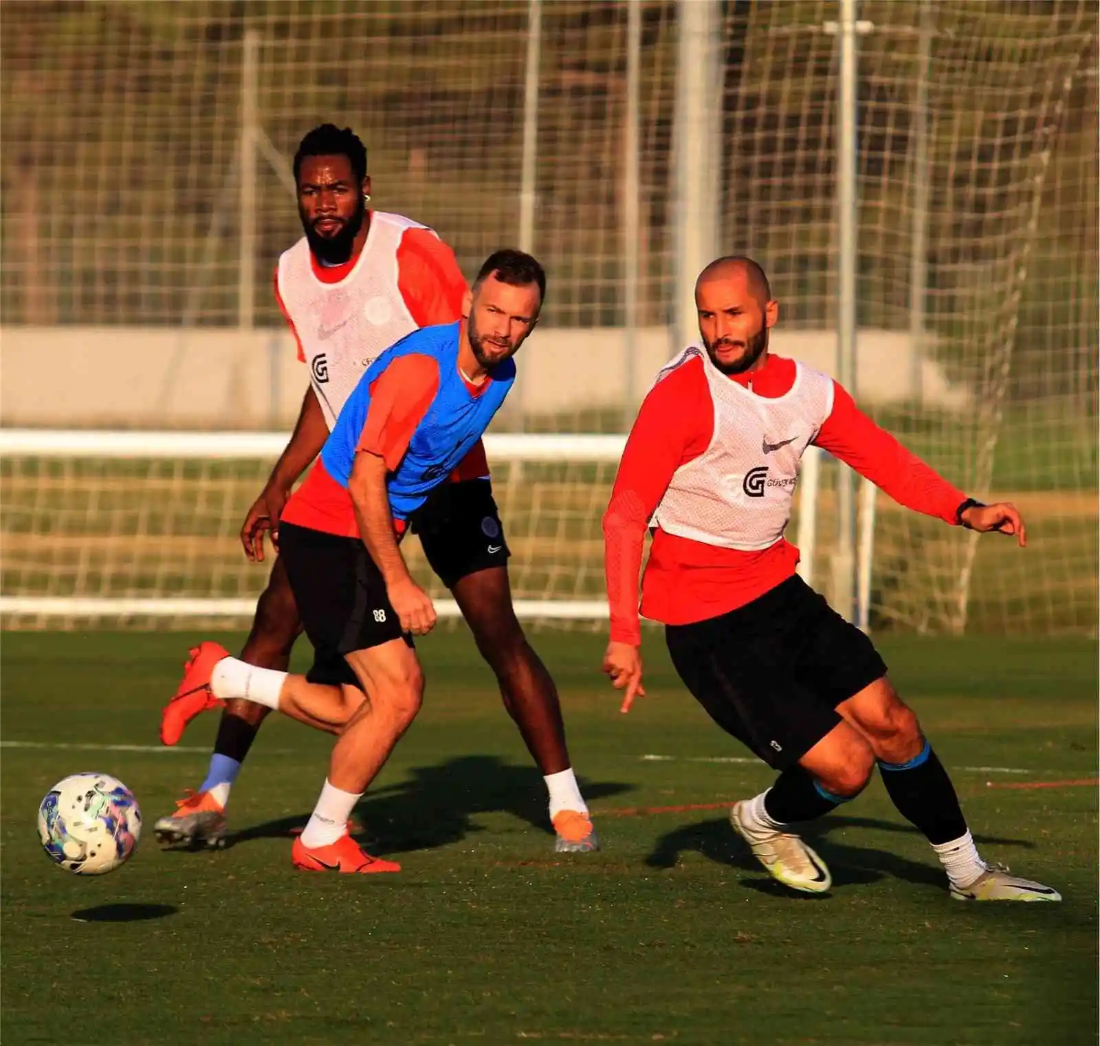 FTA Antalyaspor, Alanyaspor maçının taktiğini çalıştı