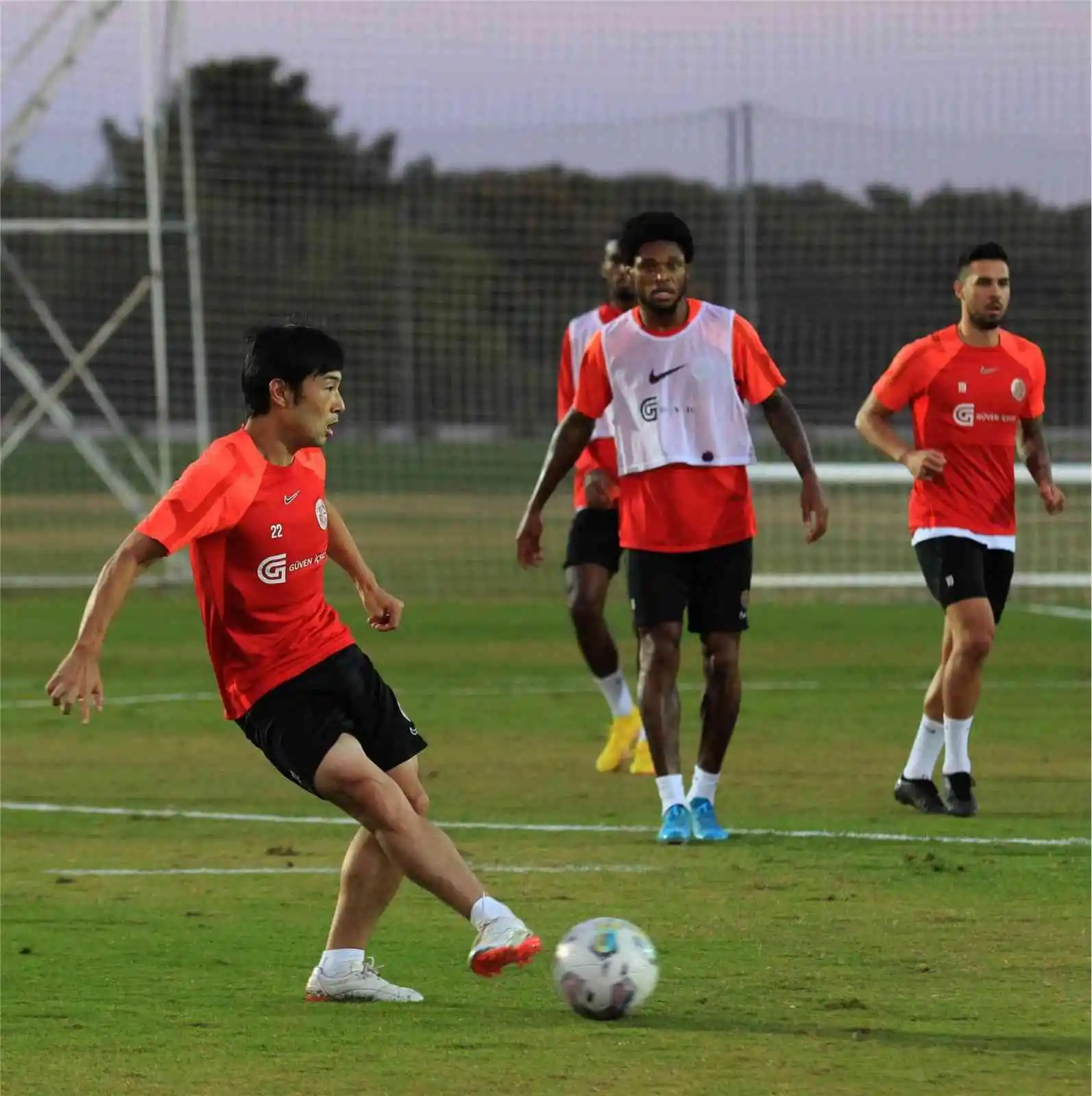 FTA Antalyaspor, Alanyaspor maçının taktiğini çalıştı