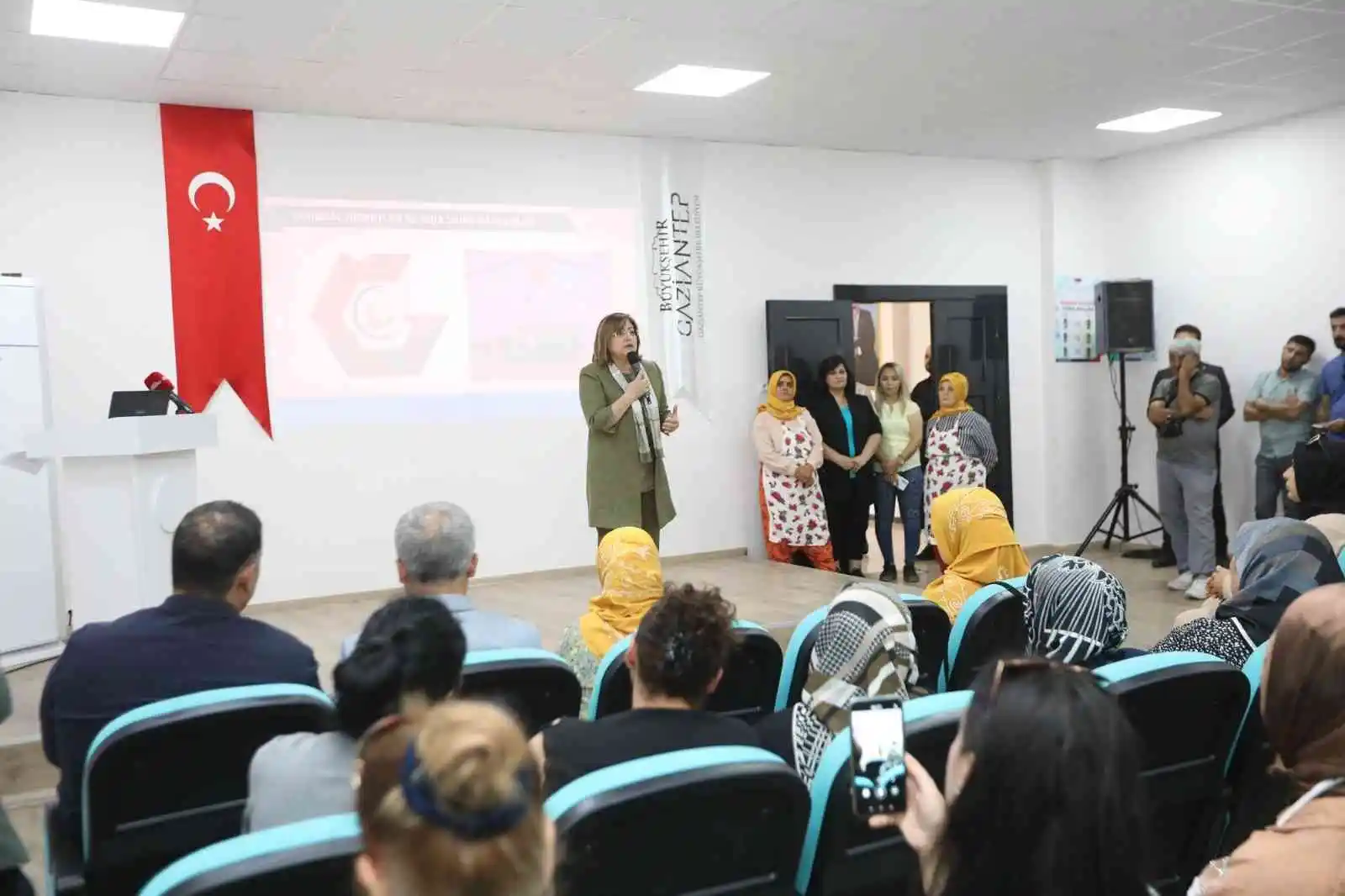 Gaziantep’te gastronomi eğitimi alan kadın kursiyerlere sertifika
