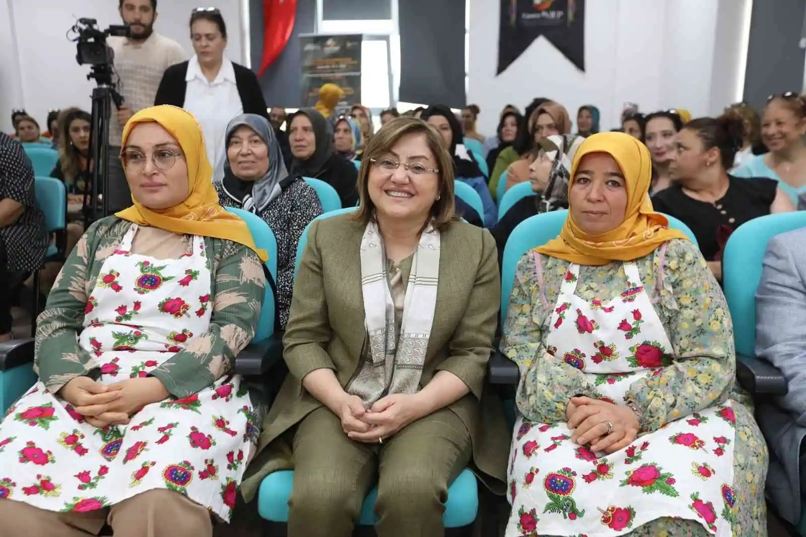 Gaziantep’te gastronomi eğitimi alan kadın kursiyerlere sertifika
