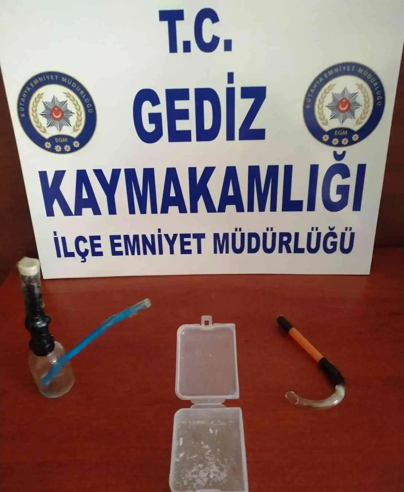 Gediz'de bir kişinin üzerinde uyuşturucu ele geçirildi
