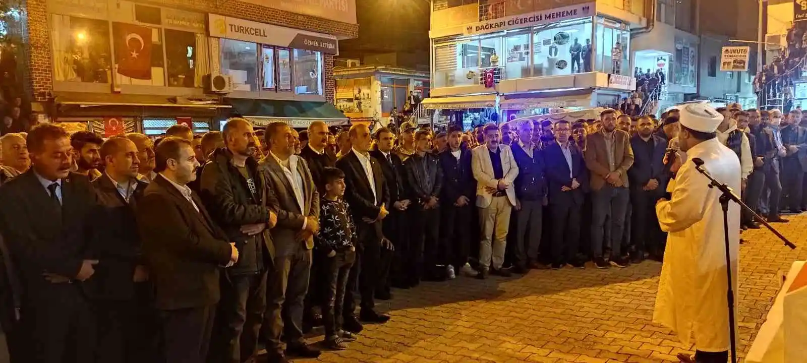 Göreve giderken kazada hayatını kaybeden köy korucusu son yolculuğuna uğurlandı