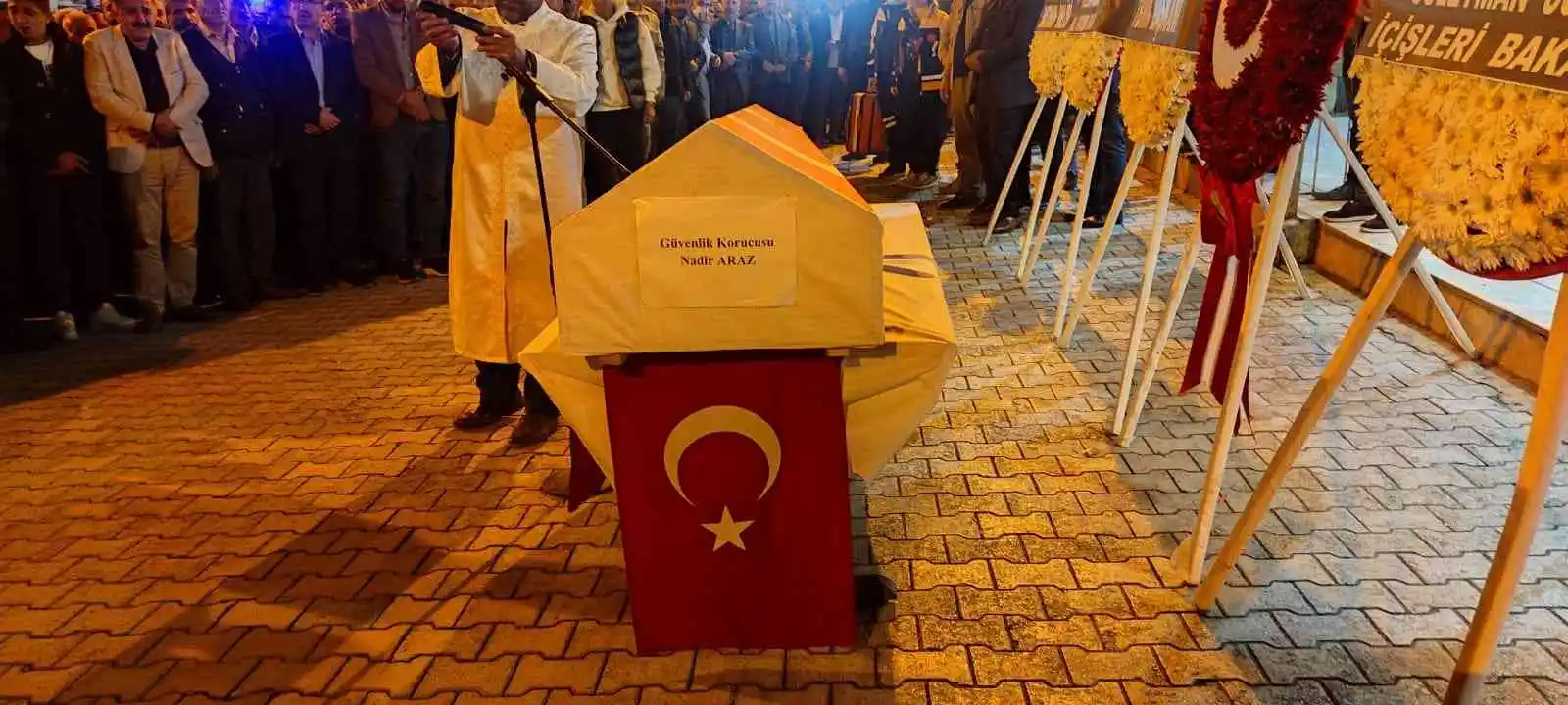 Göreve giderken kazada hayatını kaybeden köy korucusu son yolculuğuna uğurlandı