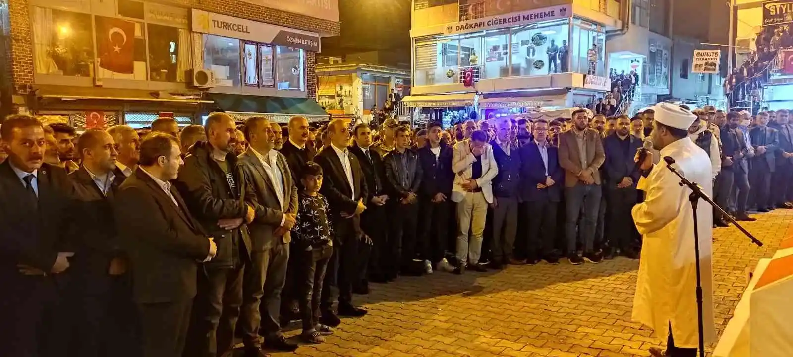 Göreve giderken kazada hayatını kaybeden köy korucusu son yolculuğuna uğurlandı