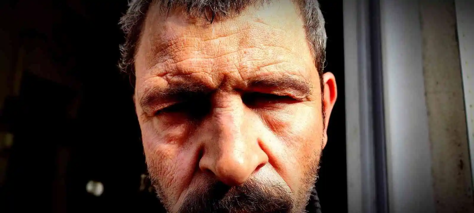 Gözleri görmüyor, hissederek 20 yıldır motosiklet tamir ediyor
