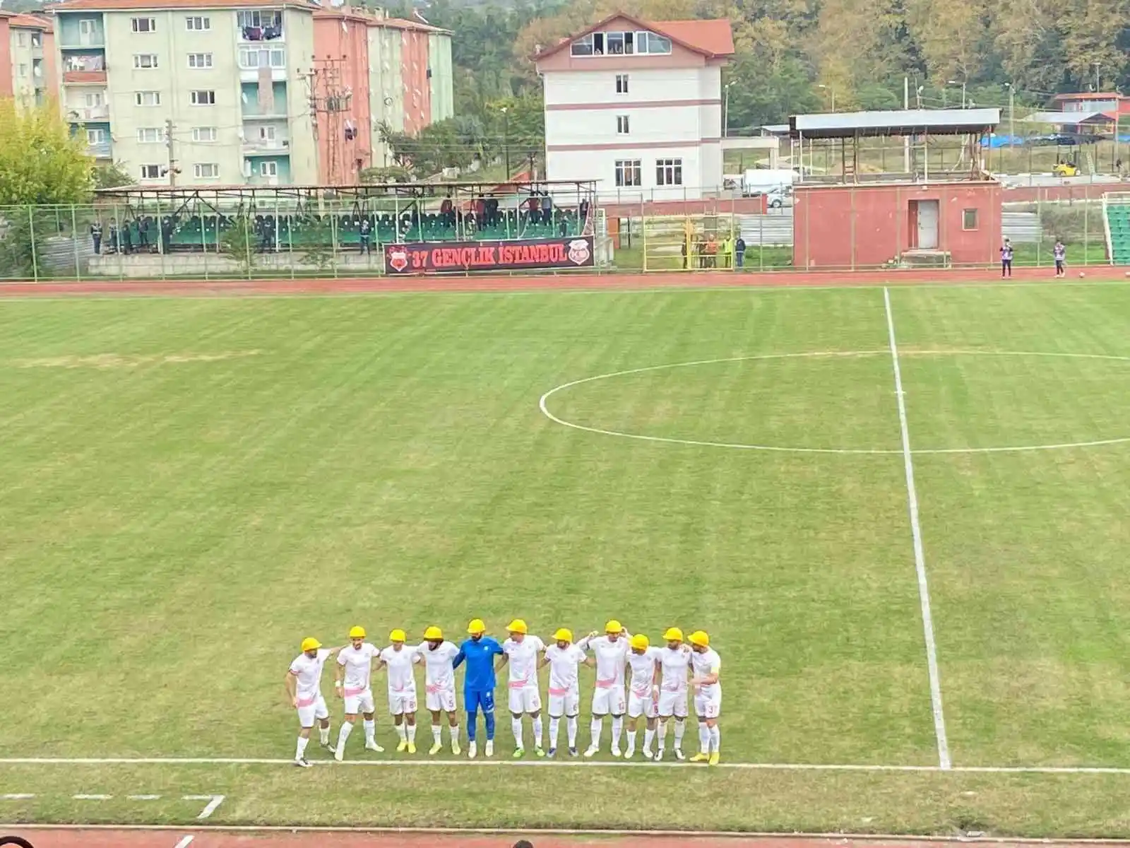 Grizu faciası unutulmadı, sahaya madenci baretiyle ve pankartla çıkıldı
