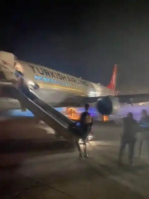 Hatay'da THY uçağının lastiği patladı