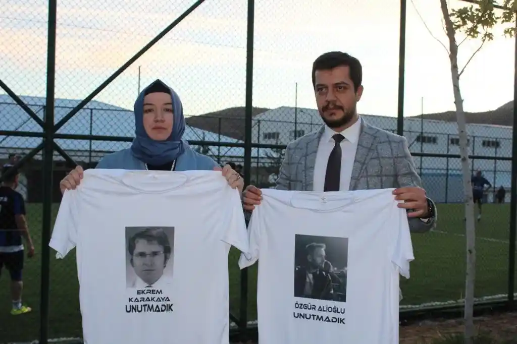 Hayatını kaybeden sağlık çalışanları anısına futbol turnuvası düzenlendi