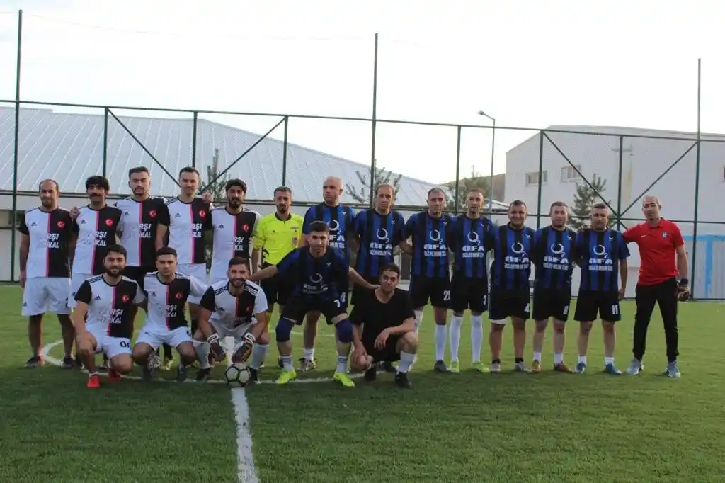 Hayatını kaybeden sağlık çalışanları anısına futbol turnuvası düzenlendi