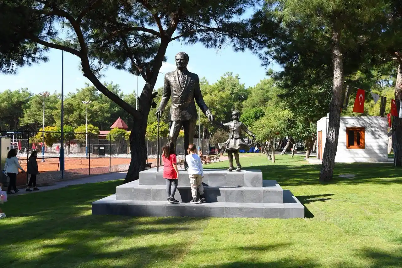 HayatPark'a Atatürk anıtı
