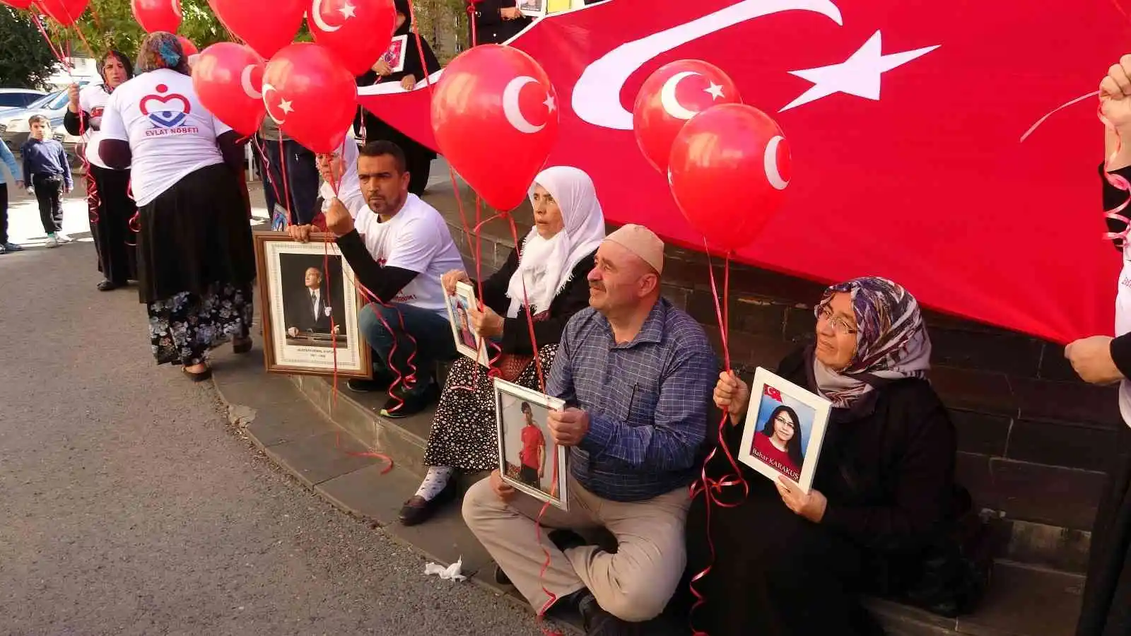 HDP önünde evlat nöbeti tutan aile sayısı 319’a yükseldi