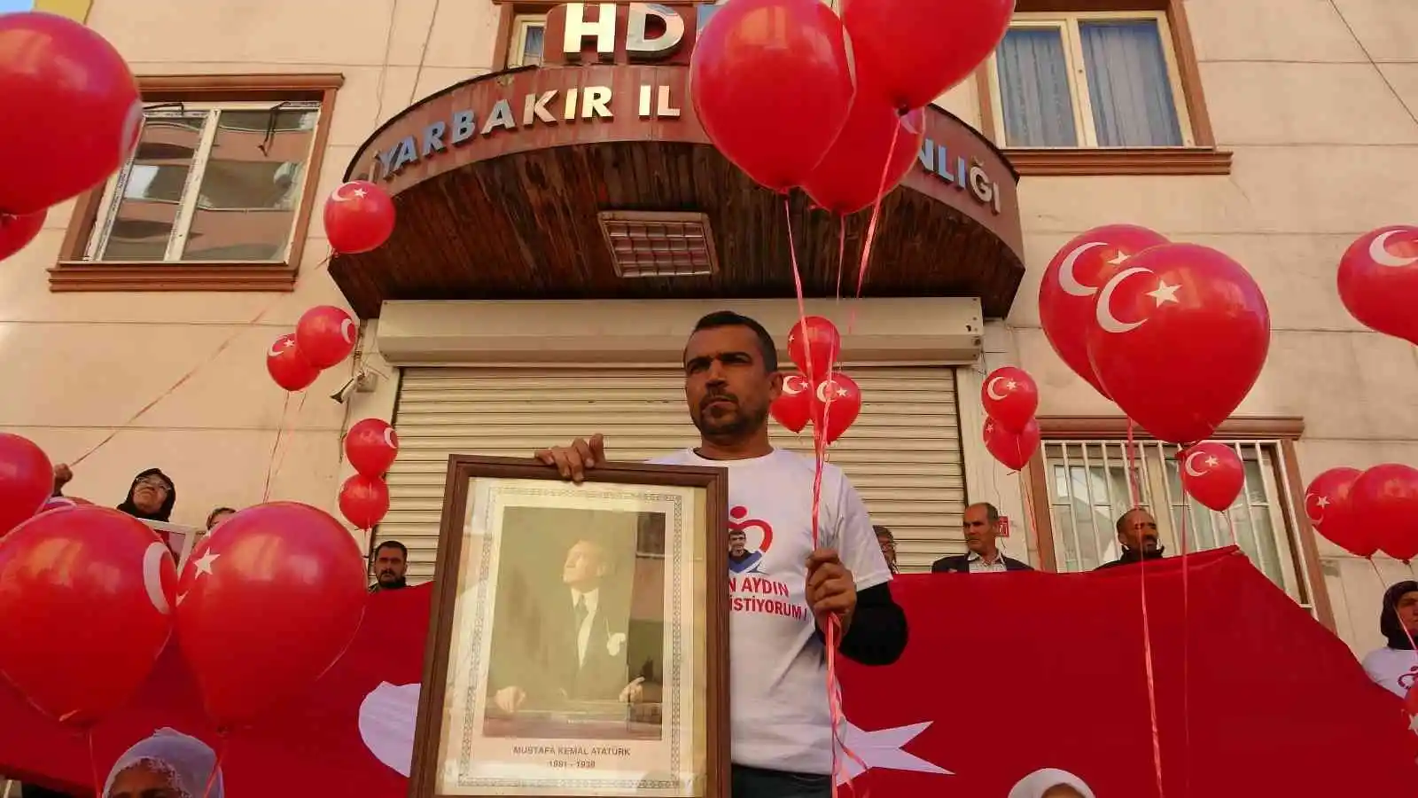 HDP önünde evlat nöbeti tutan aile sayısı 319’a yükseldi