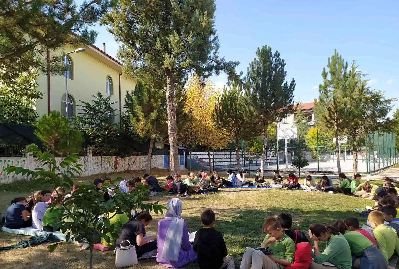 Hisarcık Dereköy Ortaokulunda okuma halkası

