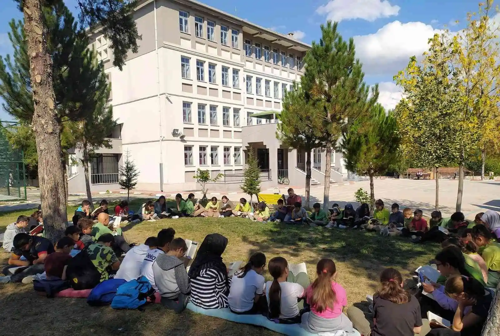 Hisarcık Dereköy Ortaokulunda okuma halkası
