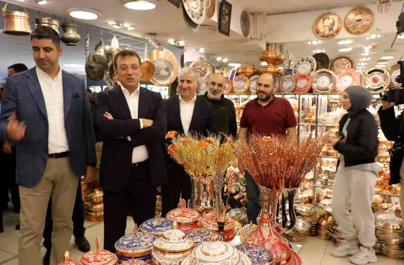 İBB Başkanı İmamoğlu Erzincan'da esnafla buluştu