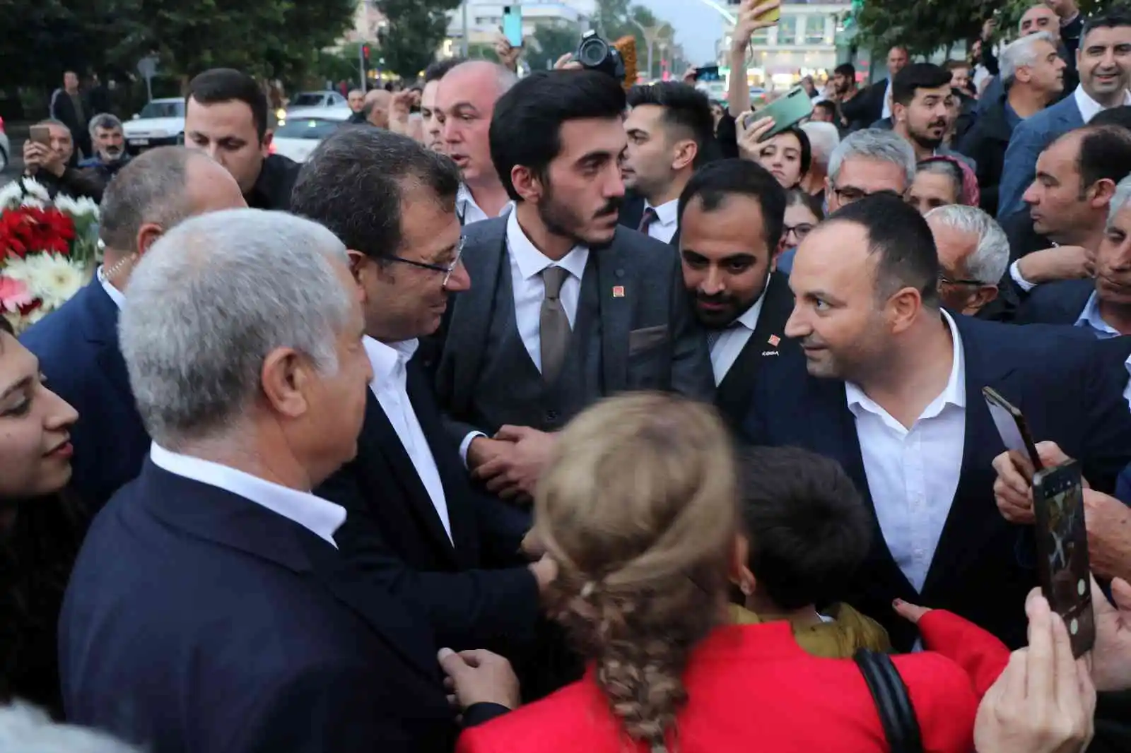 İBB Başkanı İmamoğlu Erzincan’da esnafla buluştu