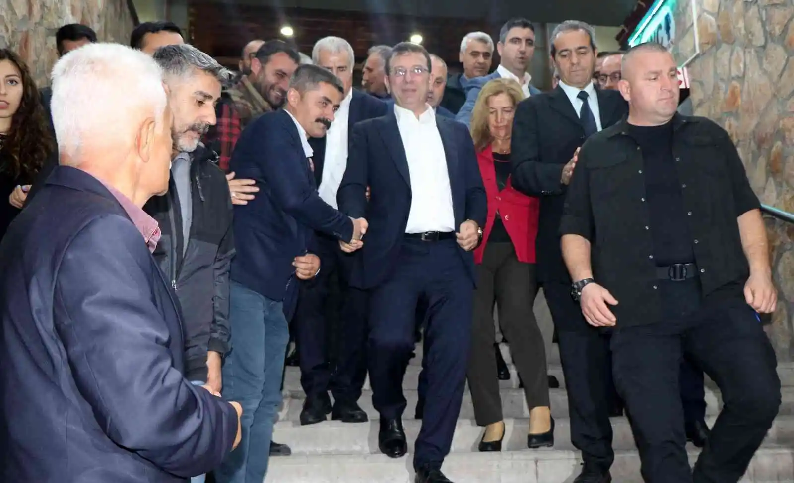 İBB Başkanı İmamoğlu Erzincan’da esnafla buluştu