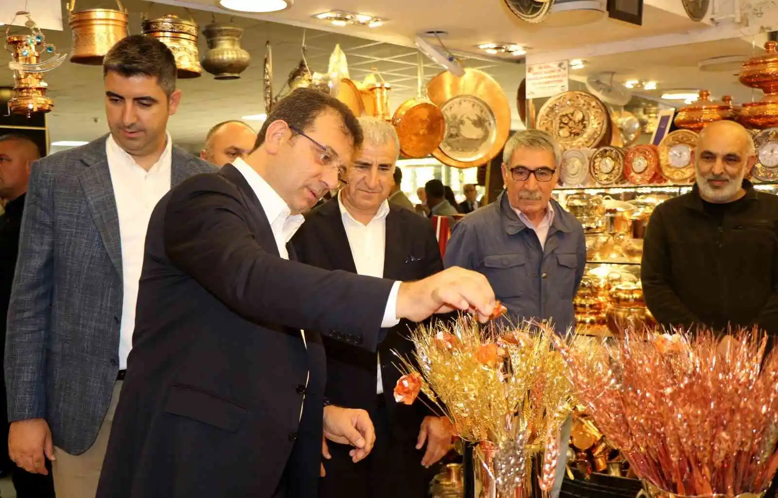İBB Başkanı İmamoğlu Erzincan’da esnafla buluştu