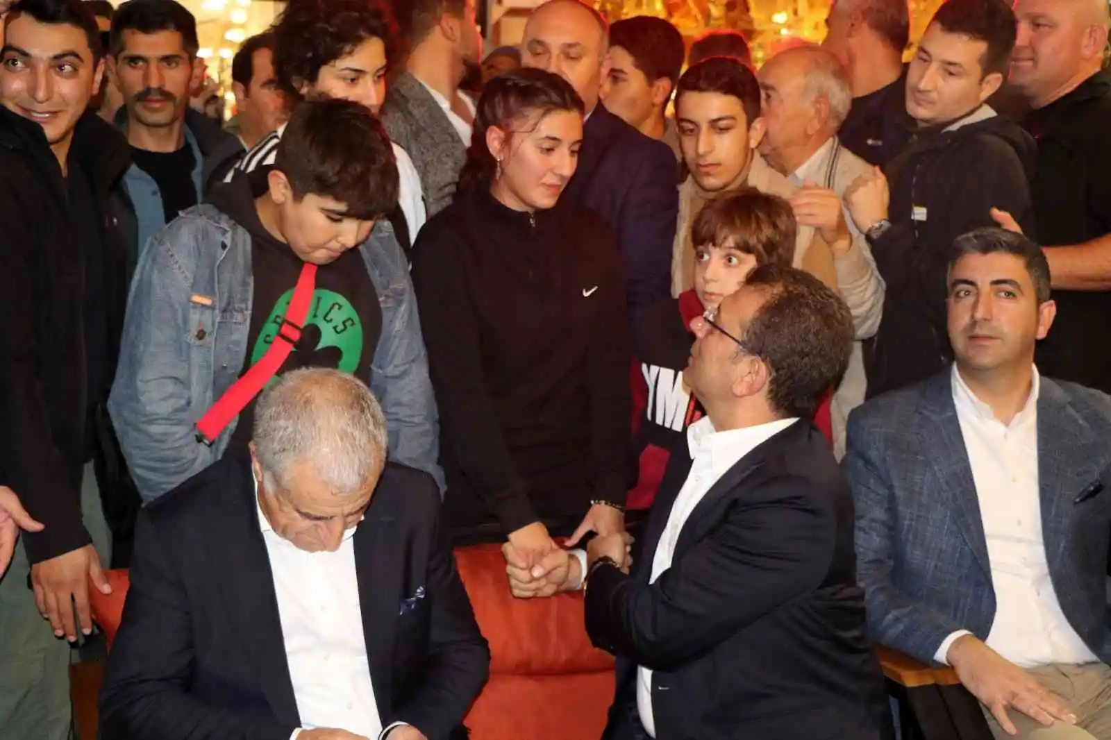 İBB Başkanı İmamoğlu Erzincan’da esnafla buluştu