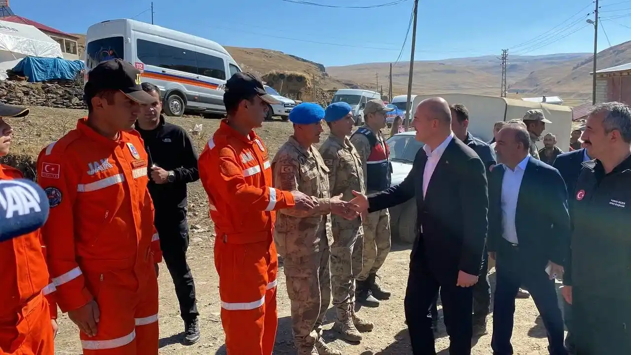 İçişleri Bakanı Süleyman Soylu deprem bölgesinde
