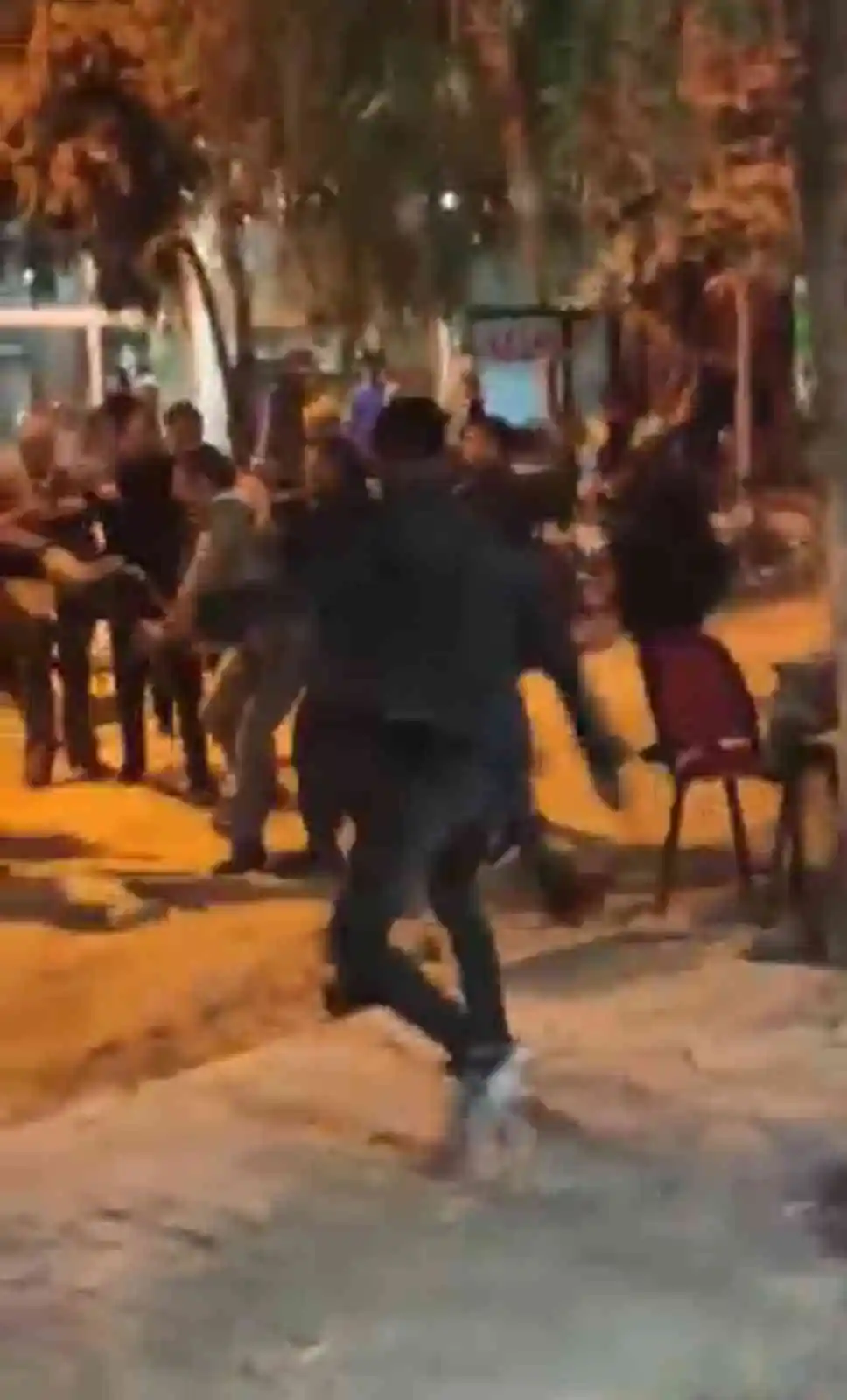 Iğdır’da meydan muharebesi gibi kavga: Sandalyeler havada uçuştu