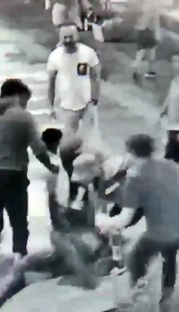 İki kişinin kavgasına dahil oldu, kasığından bıçaklandı
