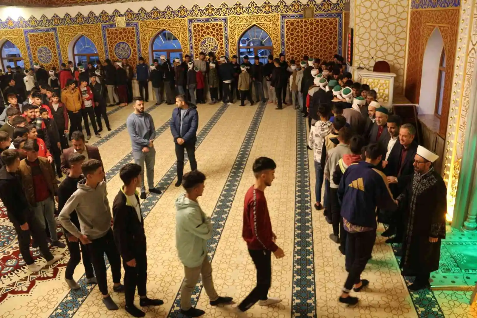 İl Müftüsü Büyük, gençlerle sabah namazında buluştu