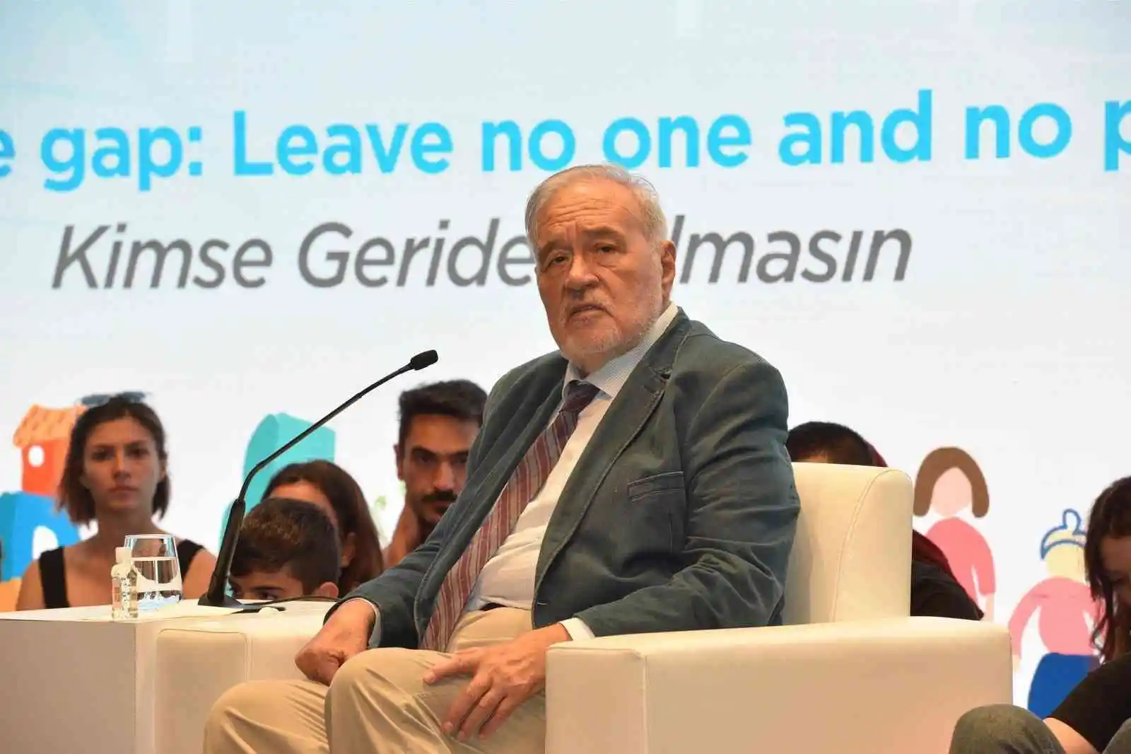 İlber Ortaylı, Balıkesir'de şehir ve insan ilişkisini anlattı