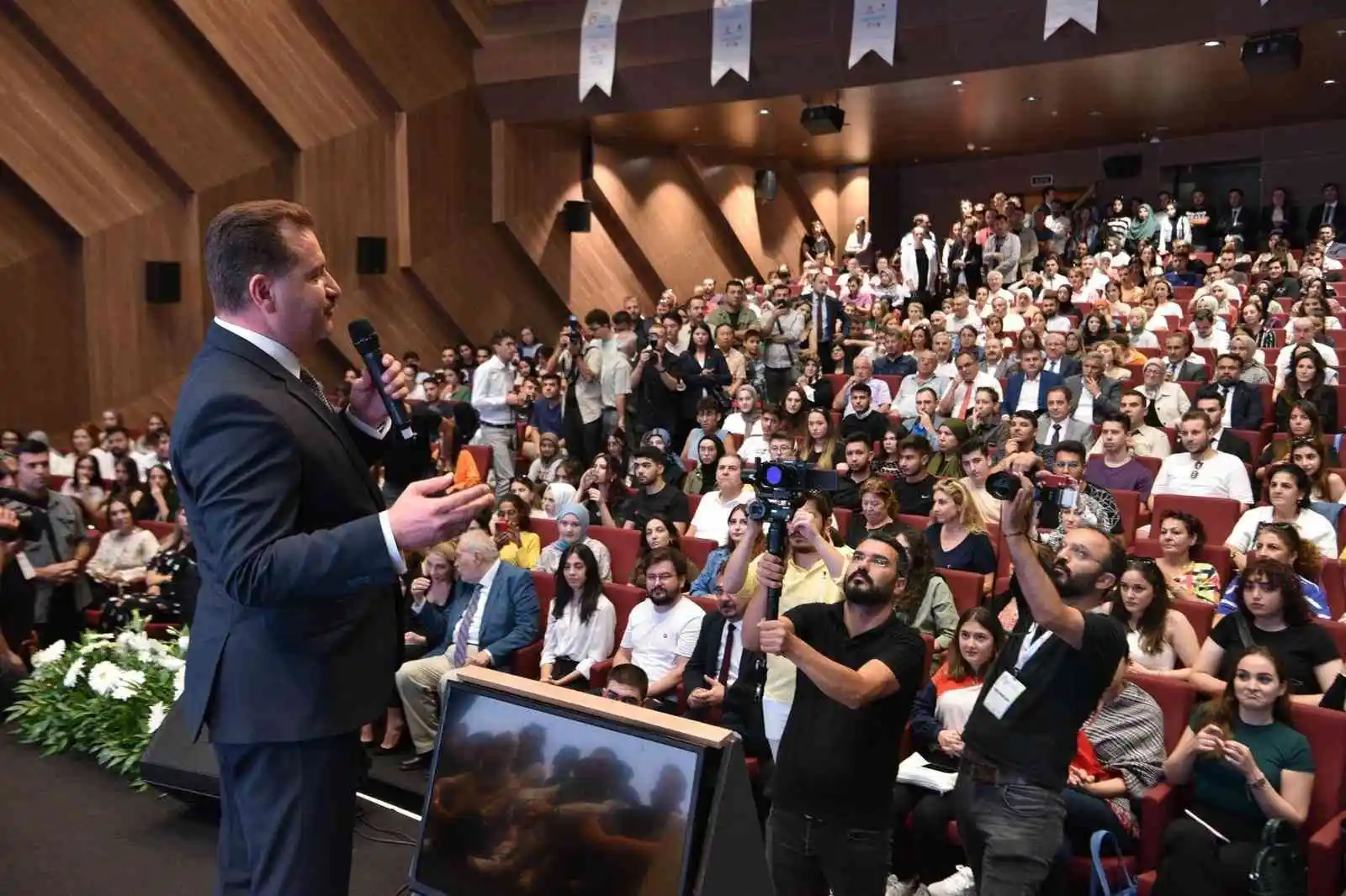 İlber Ortaylı, Balıkesir’de şehir ve insan ilişkisini anlattı